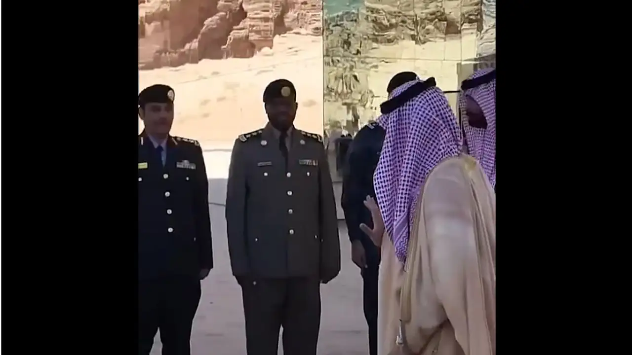 وزير الخارجية في لفتة تقدير يشكر رجال الأمن بختام مؤتمر ميونخ بالعلا